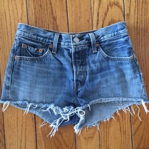 Levi’s 501 shorts size 25